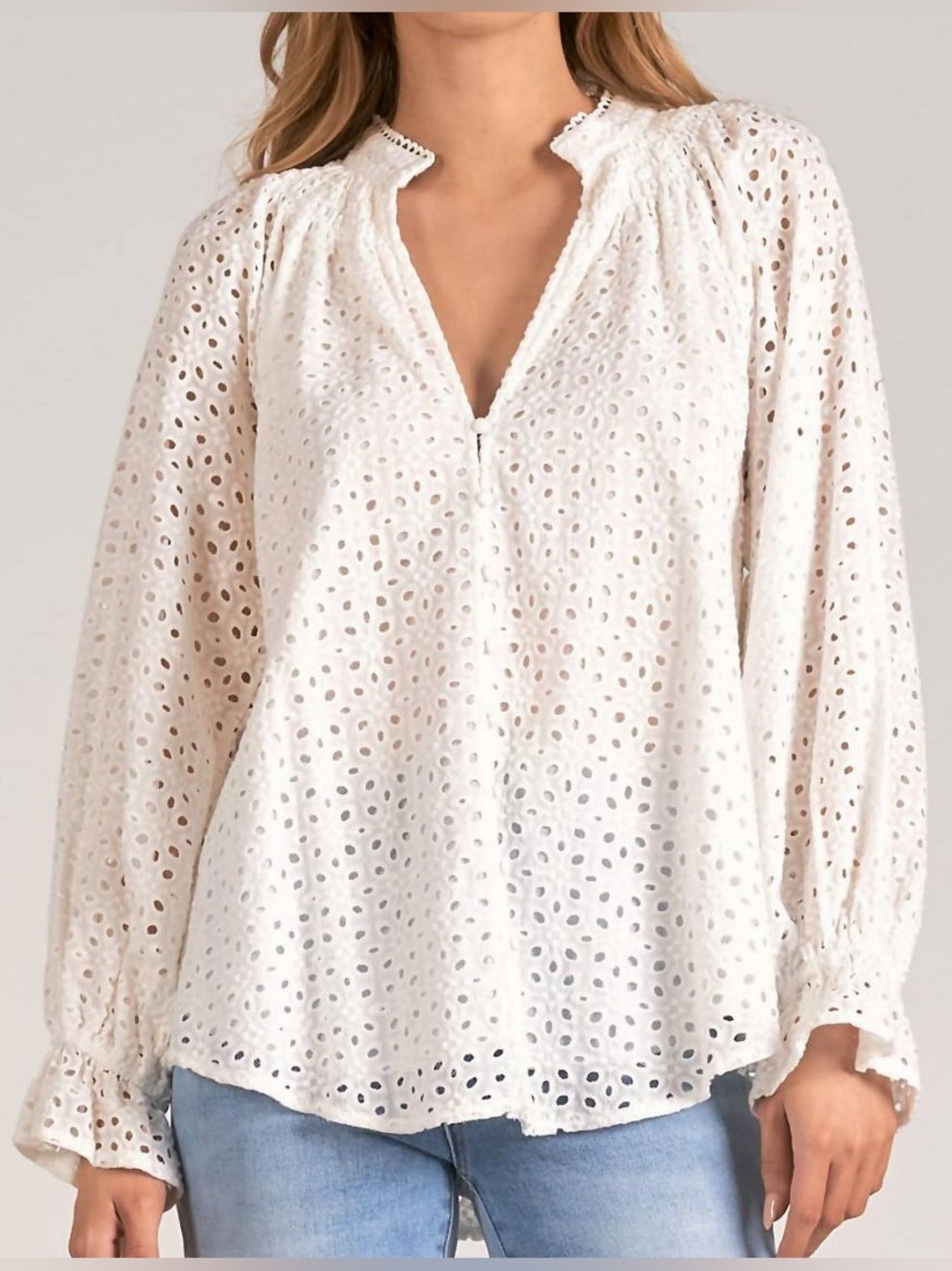 Elan Bella Eyelet Floral Embroidered Top White. Size Medium
